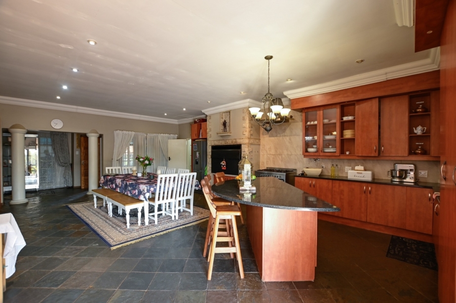6 Bedroom Property for Sale in Roodeplaat Gauteng