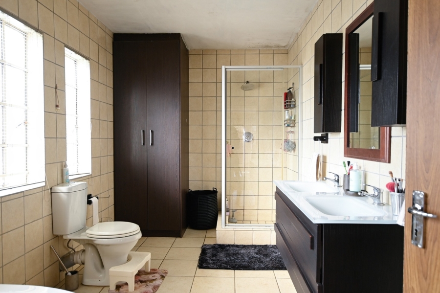 6 Bedroom Property for Sale in Roodeplaat Gauteng