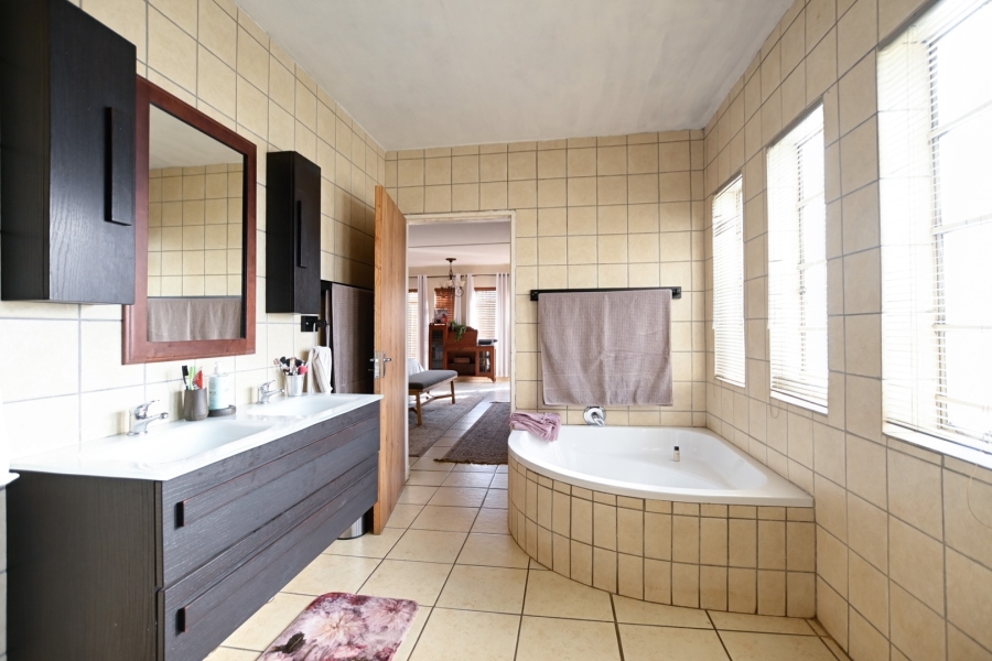 6 Bedroom Property for Sale in Roodeplaat Gauteng