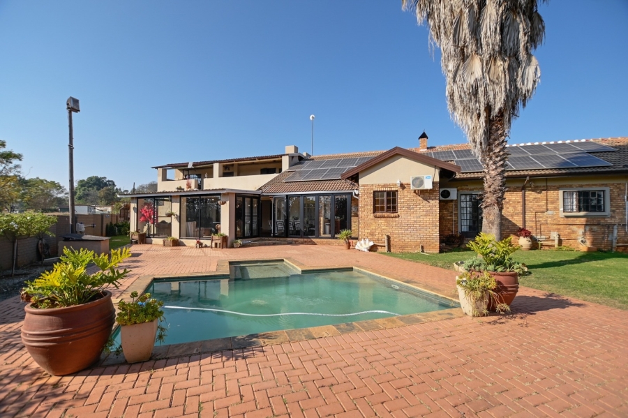 6 Bedroom Property for Sale in Roodeplaat Gauteng
