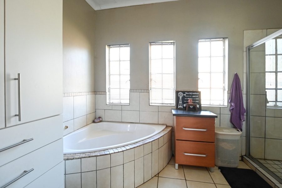 6 Bedroom Property for Sale in Roodeplaat Gauteng