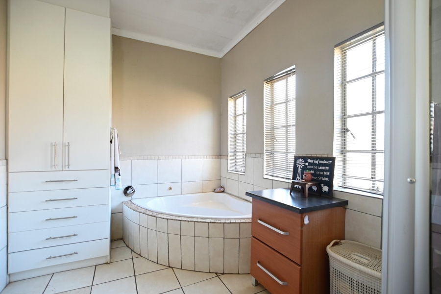 6 Bedroom Property for Sale in Roodeplaat Gauteng
