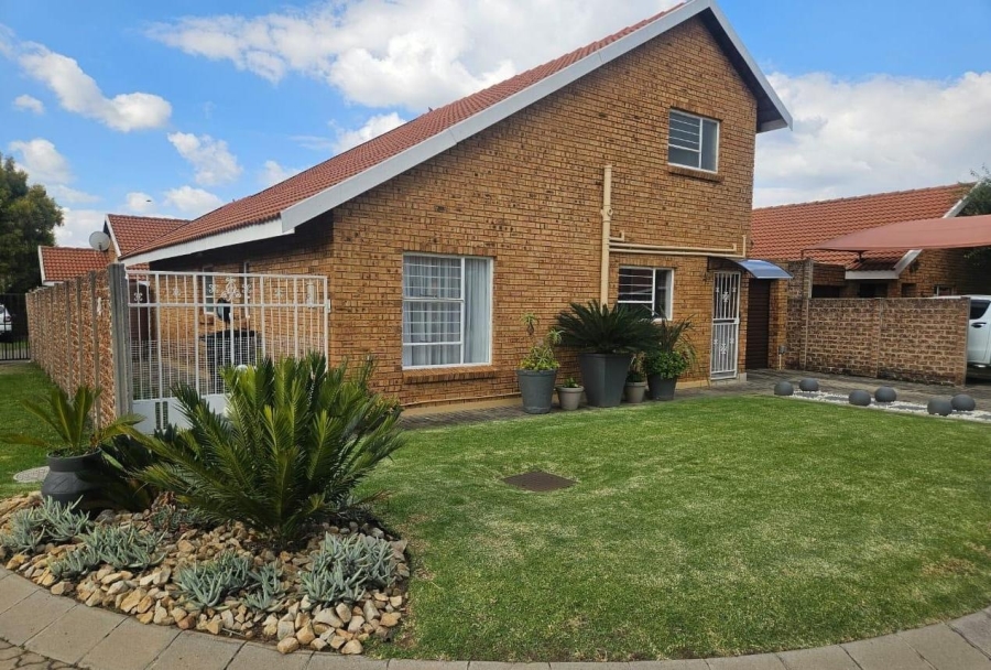 3 Bedroom Property for Sale in Bonaero Park Gauteng