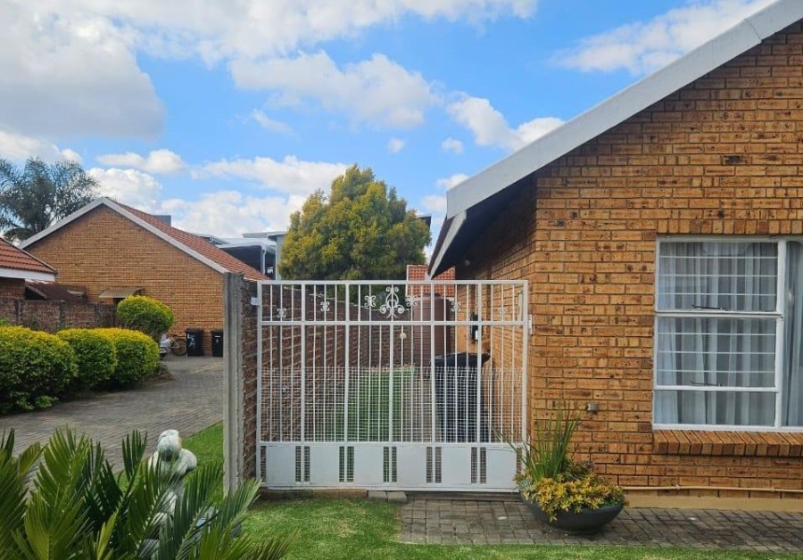 3 Bedroom Property for Sale in Bonaero Park Gauteng