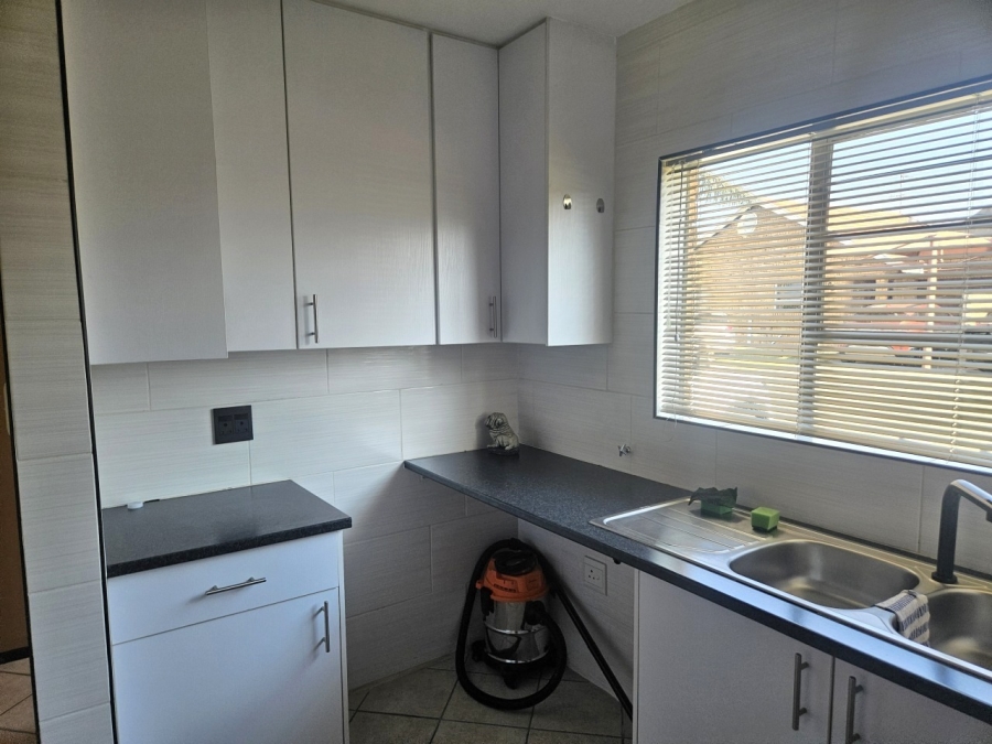 3 Bedroom Property for Sale in Bonaero Park Gauteng