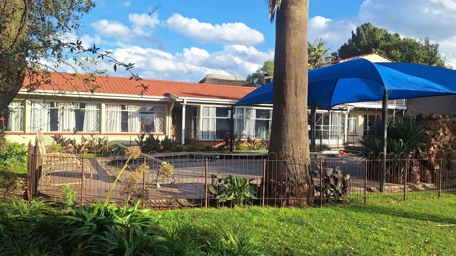 4 Bedroom Property for Sale in Lamontpark Gauteng