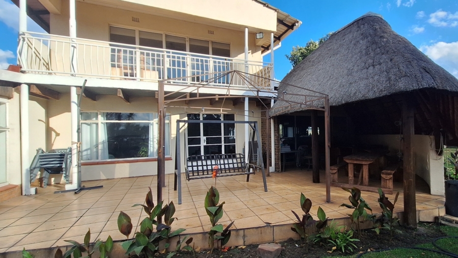 4 Bedroom Property for Sale in Lamontpark Gauteng