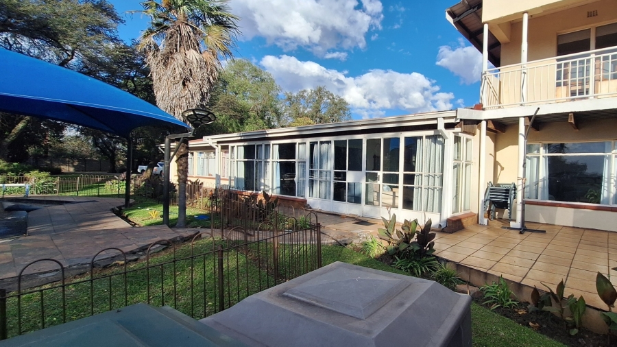 4 Bedroom Property for Sale in Lamontpark Gauteng