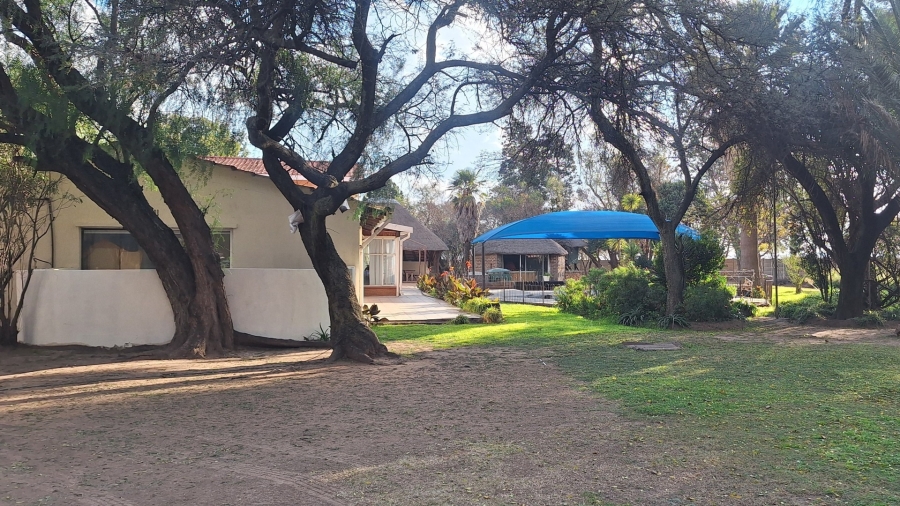 4 Bedroom Property for Sale in Lamontpark Gauteng