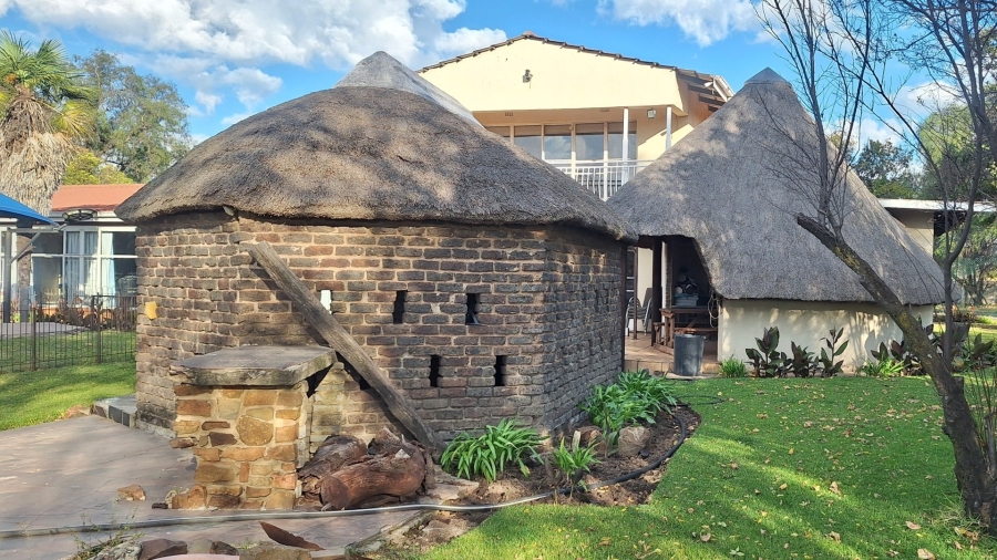 4 Bedroom Property for Sale in Lamontpark Gauteng