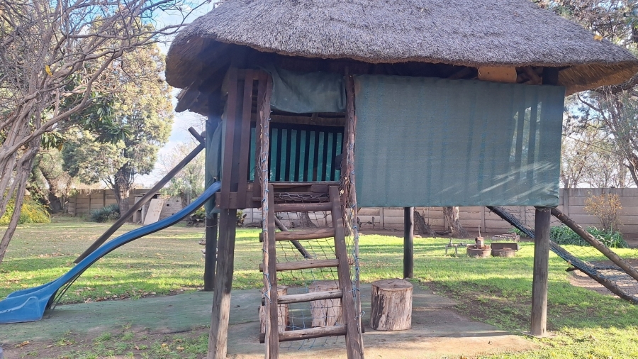 4 Bedroom Property for Sale in Lamontpark Gauteng