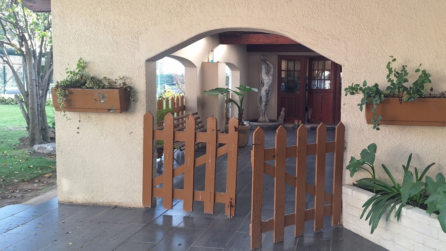 4 Bedroom Property for Sale in Lamontpark Gauteng