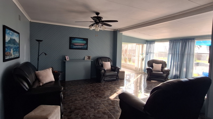 4 Bedroom Property for Sale in Lamontpark Gauteng