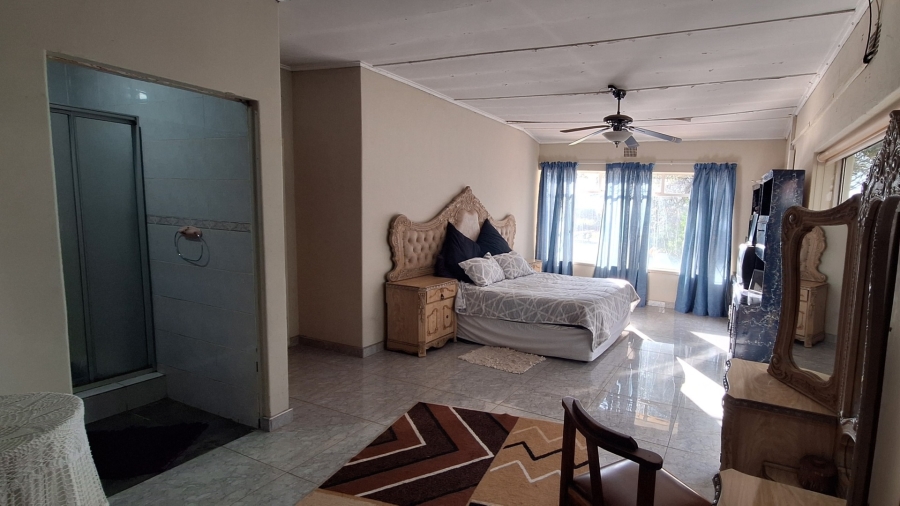 4 Bedroom Property for Sale in Lamontpark Gauteng