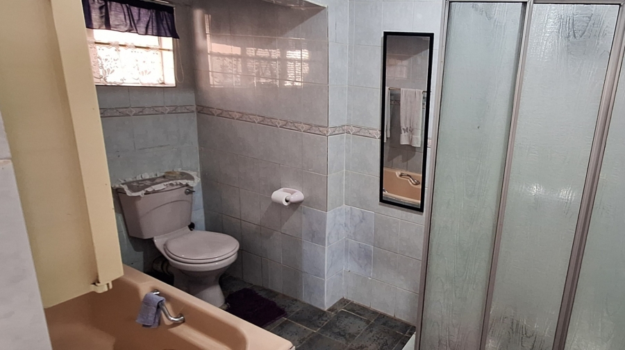 4 Bedroom Property for Sale in Lamontpark Gauteng