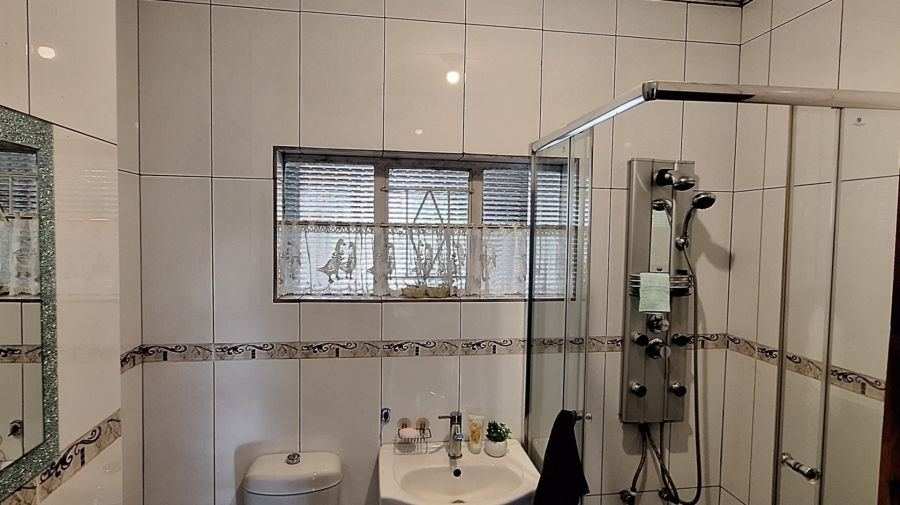 4 Bedroom Property for Sale in Lamontpark Gauteng