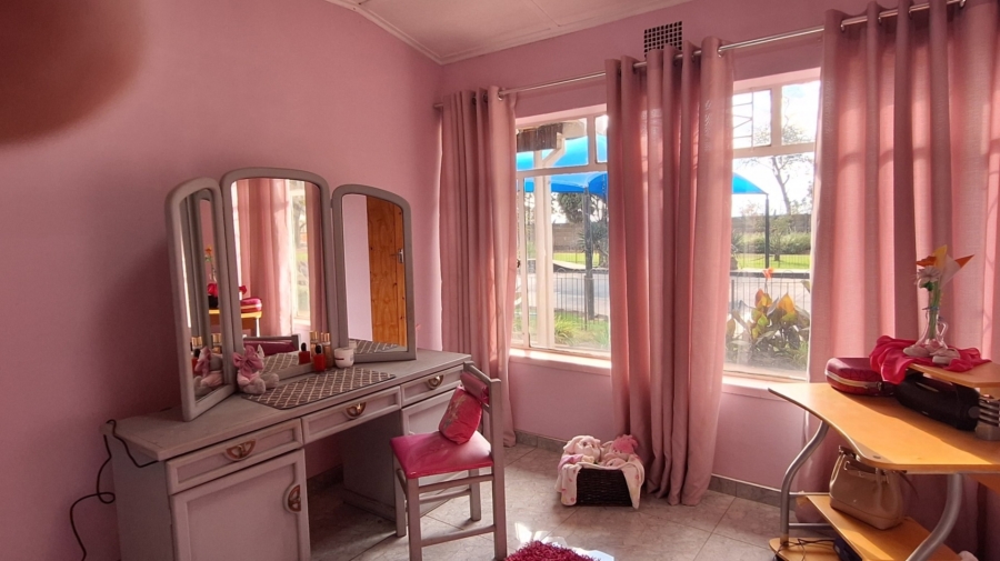 4 Bedroom Property for Sale in Lamontpark Gauteng