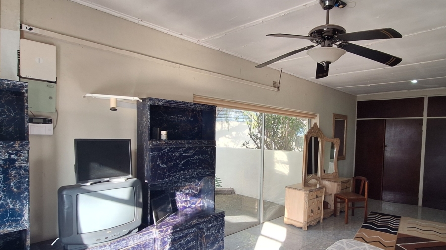 4 Bedroom Property for Sale in Lamontpark Gauteng