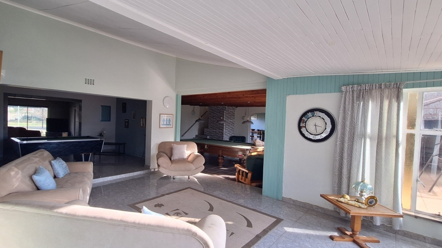 4 Bedroom Property for Sale in Lamontpark Gauteng