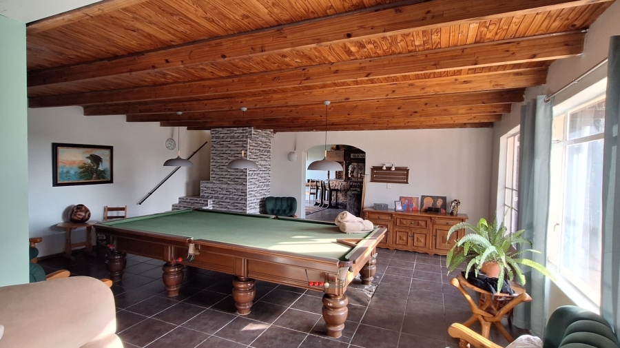 4 Bedroom Property for Sale in Lamontpark Gauteng
