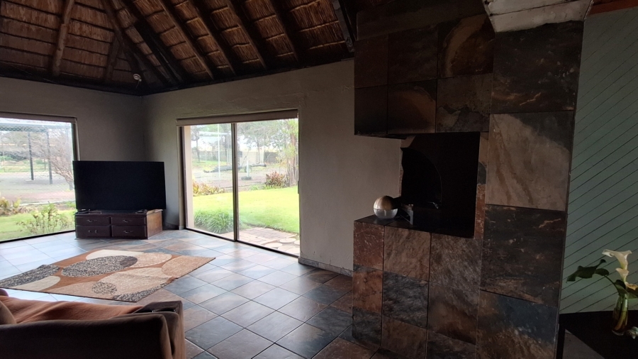 4 Bedroom Property for Sale in Lamontpark Gauteng