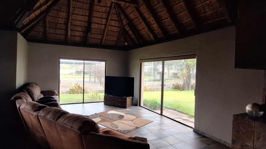 4 Bedroom Property for Sale in Lamontpark Gauteng