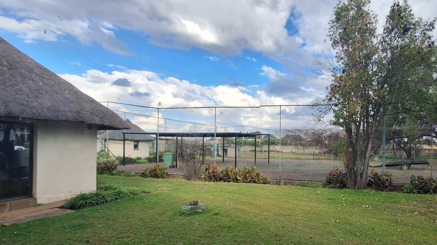 4 Bedroom Property for Sale in Lamontpark Gauteng