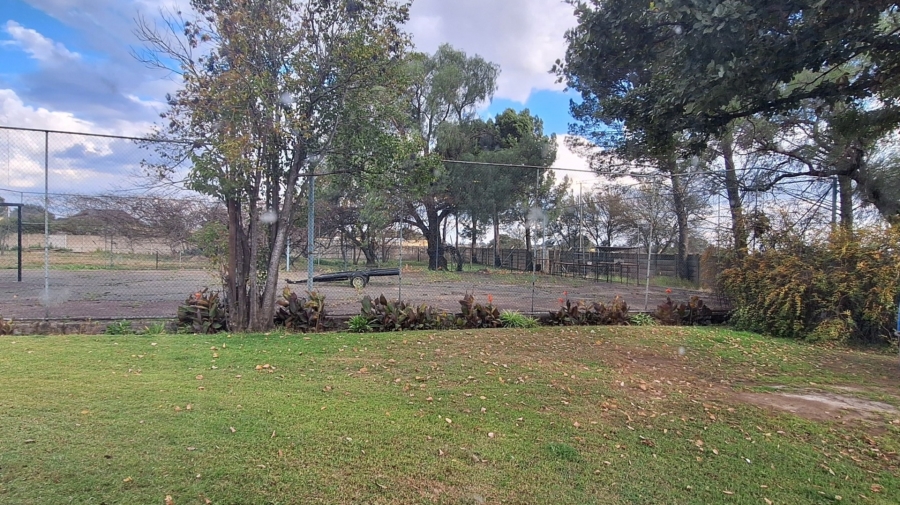 4 Bedroom Property for Sale in Lamontpark Gauteng