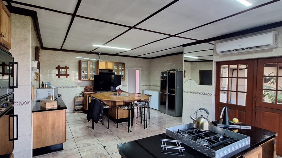 4 Bedroom Property for Sale in Lamontpark Gauteng