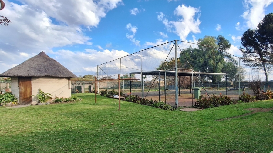 4 Bedroom Property for Sale in Lamontpark Gauteng