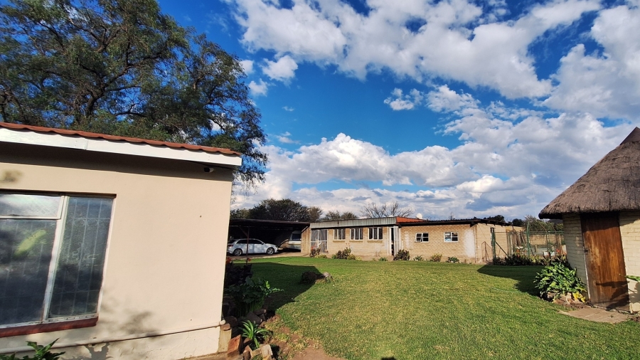 4 Bedroom Property for Sale in Lamontpark Gauteng