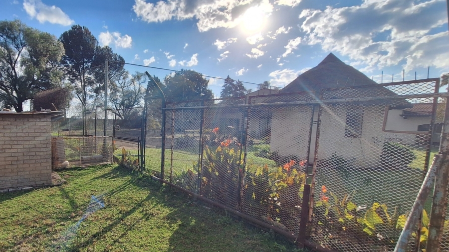 4 Bedroom Property for Sale in Lamontpark Gauteng