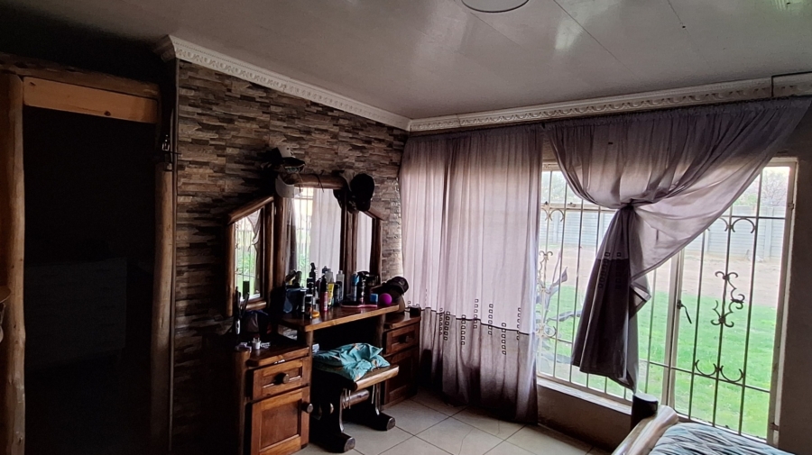 4 Bedroom Property for Sale in Lamontpark Gauteng