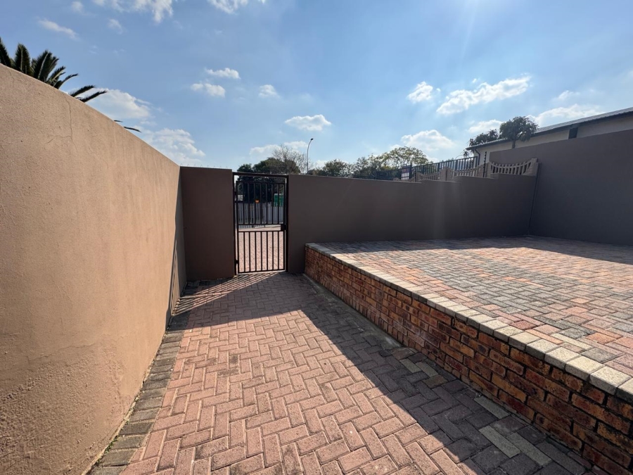 To Let Commercial Property for Rent in Mulbarton Gauteng