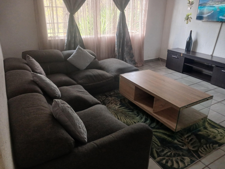 2 Bedroom Property for Sale in Die Hoewes Gauteng