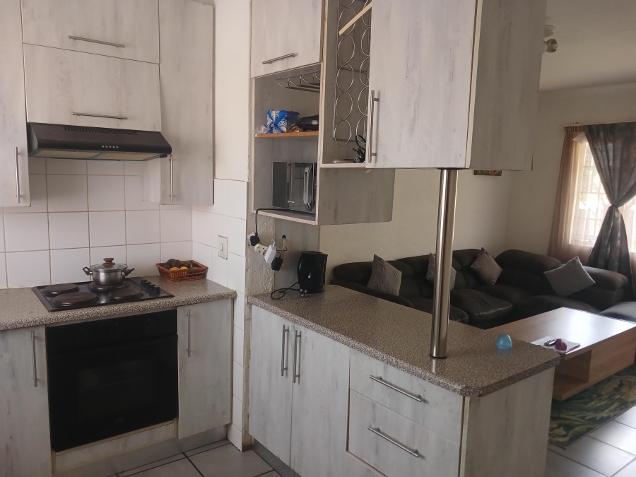 2 Bedroom Property for Sale in Die Hoewes Gauteng