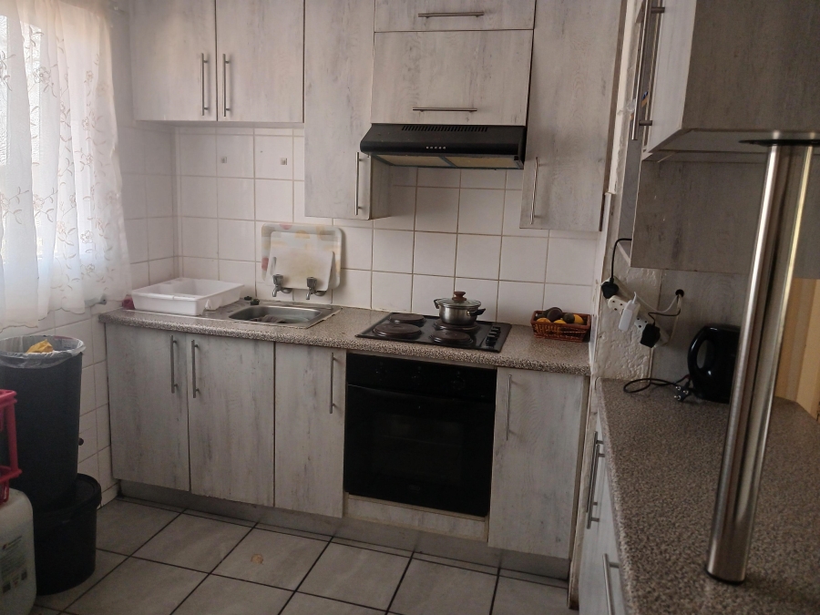 2 Bedroom Property for Sale in Die Hoewes Gauteng