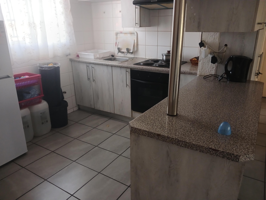 2 Bedroom Property for Sale in Die Hoewes Gauteng