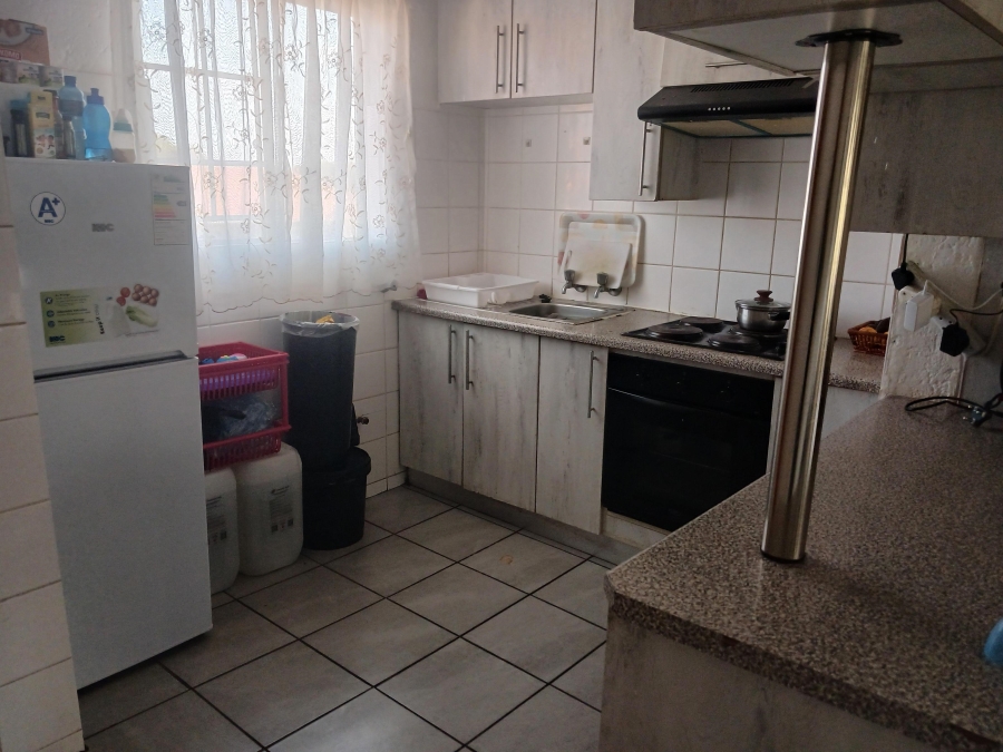 2 Bedroom Property for Sale in Die Hoewes Gauteng