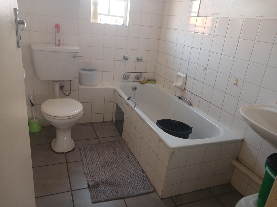 2 Bedroom Property for Sale in Die Hoewes Gauteng