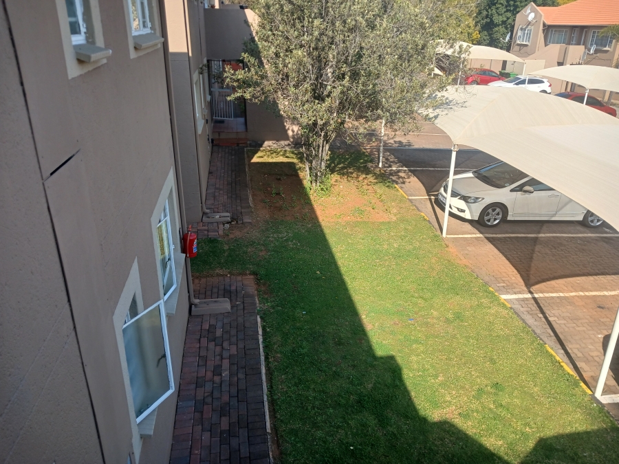2 Bedroom Property for Sale in Die Hoewes Gauteng
