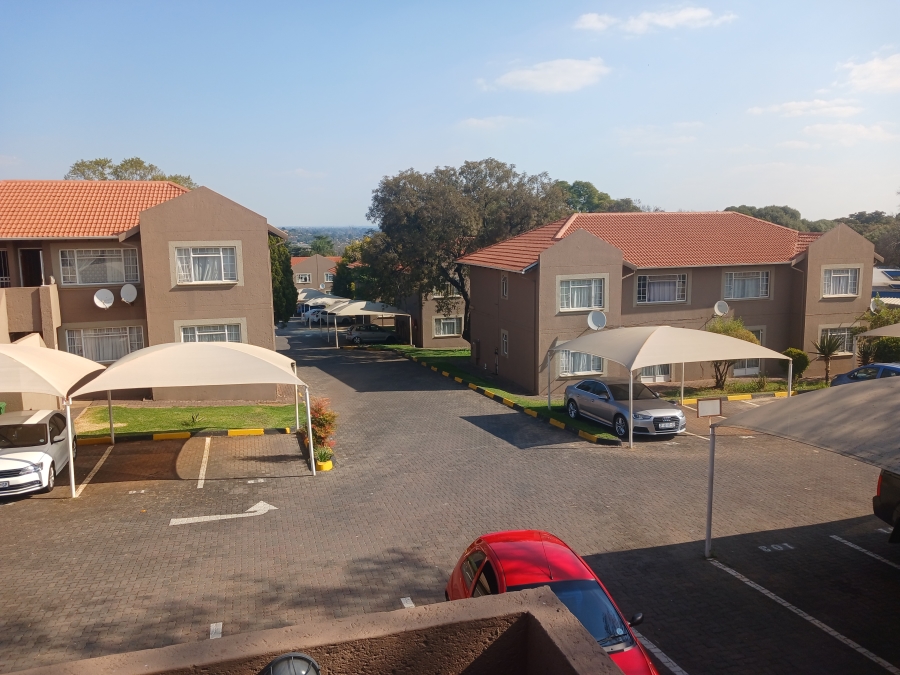 2 Bedroom Property for Sale in Die Hoewes Gauteng