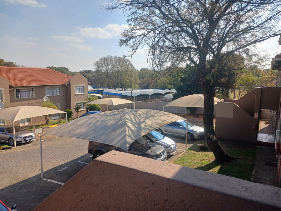 2 Bedroom Property for Sale in Die Hoewes Gauteng