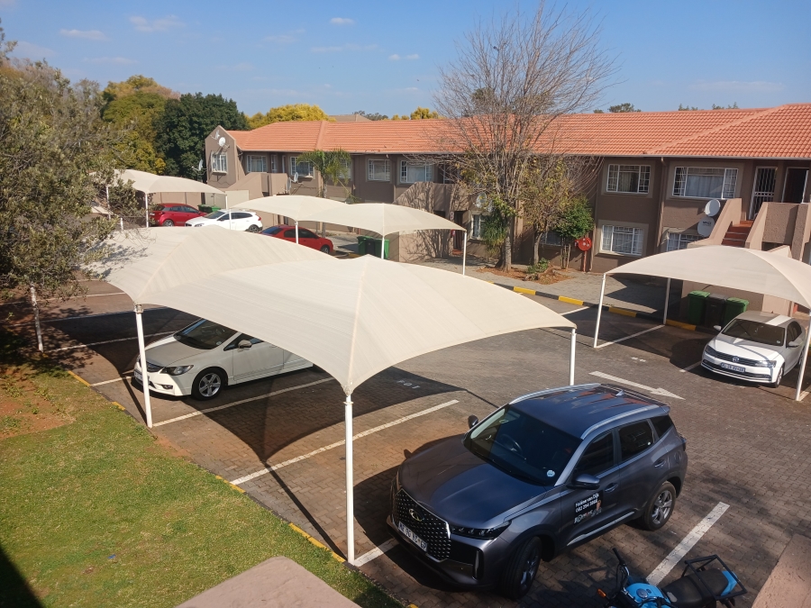 2 Bedroom Property for Sale in Die Hoewes Gauteng
