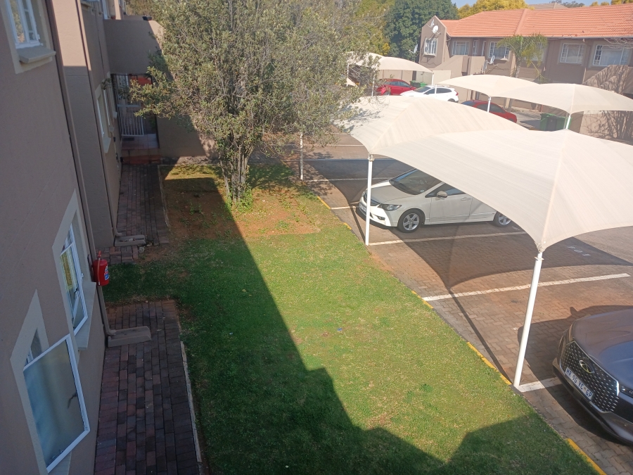 2 Bedroom Property for Sale in Die Hoewes Gauteng