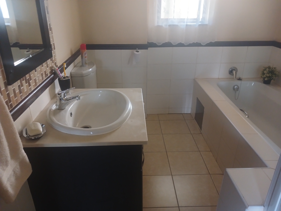 2 Bedroom Property for Sale in Rietvalleirand Gauteng