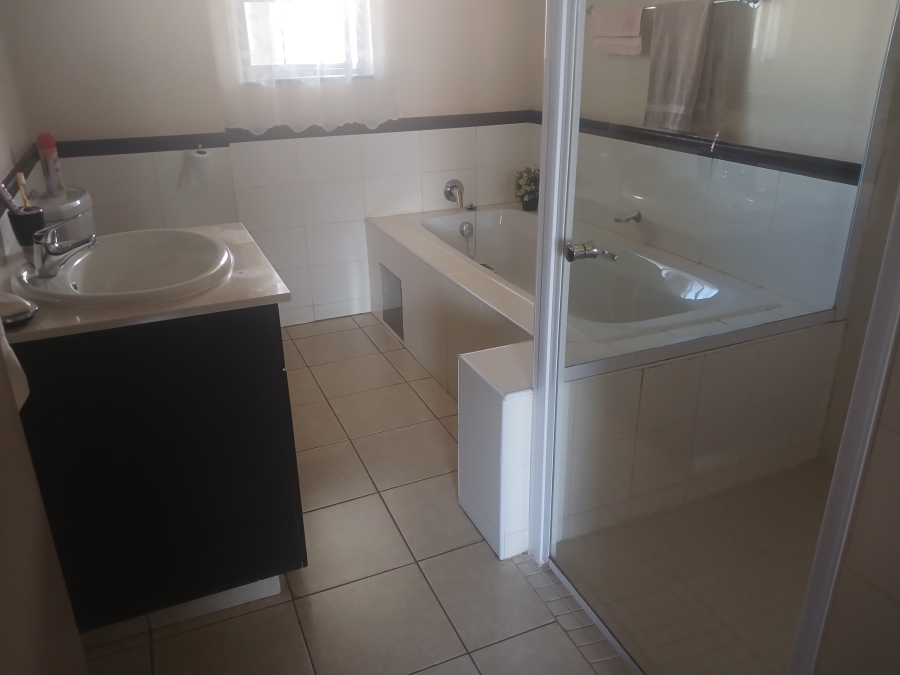 2 Bedroom Property for Sale in Rietvalleirand Gauteng
