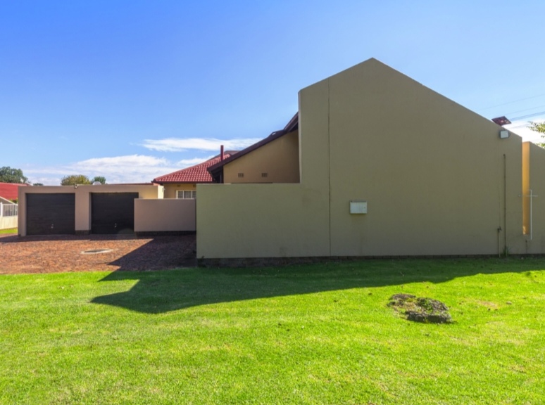 3 Bedroom Property for Sale in Simmerfield Gauteng