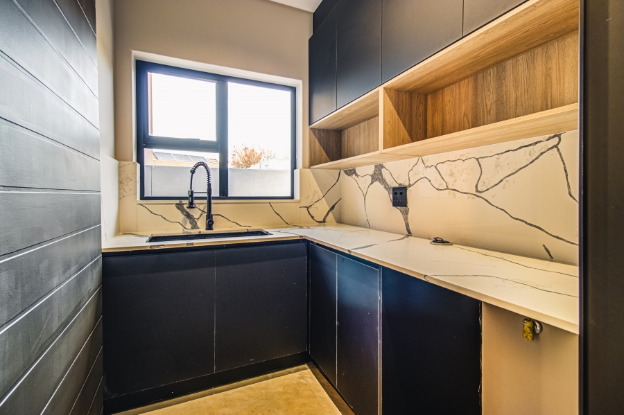 4 Bedroom Property for Sale in Parkhaven Gauteng