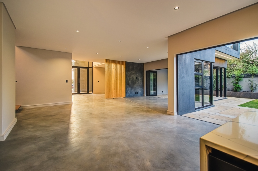 4 Bedroom Property for Sale in Parkhaven Gauteng